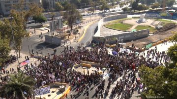 08032521APOYOS CÁMARA PLAZA ITALIA MARCHA 8M 01