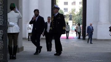 10032501 HONORES PRESIDENTE BORIC EN LA MONEDA 112
