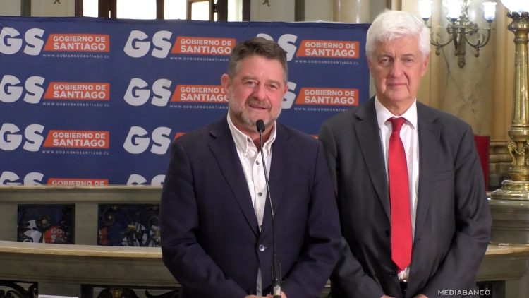 11032505 GOBERNADOR ORREGO SE REÚNE CON EL SII 01