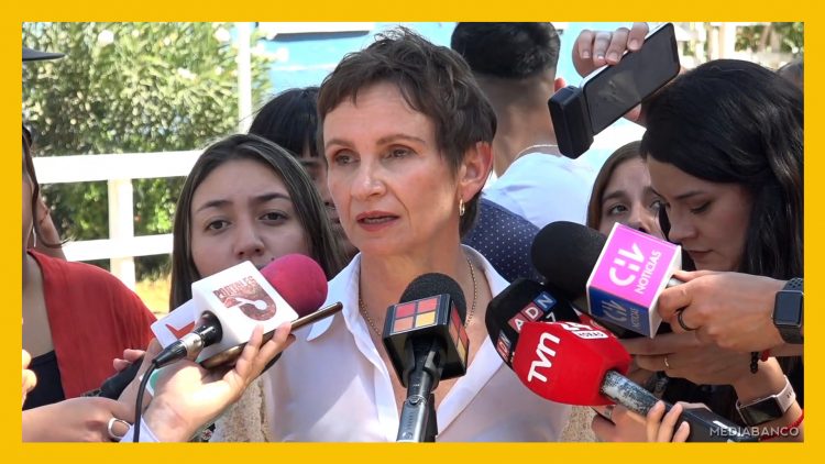 13032517 CAAROLINA TOHÁ SE REUNE CON JOVENES DE LA GRANJA 21