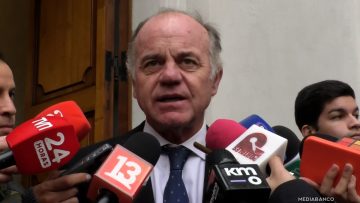 06052506 ANTONIO WALKER POR EL INFORME DE LA COMISIÓN POR LA PAZ Y EL ENTENDIMIENTO 01 (1)
