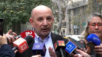 22052513 DECLARACIONES SENADOR CASTRO TRAS REUNION CON CDE POR LICENCIAS MEDICAS 06 (1)