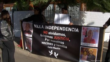 01062578 MANIFESTANTE FUERA DE CERRO CASTILLO 01