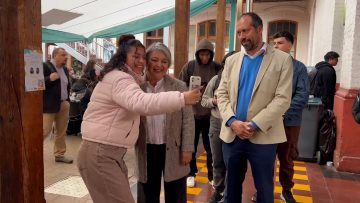 03062506 APOYOS JEANNETTE JARA LLEGANDO A USACHV 01