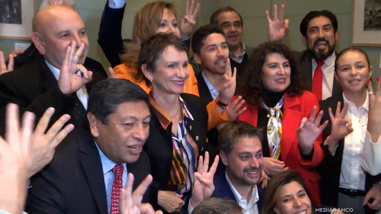 040625C06 APOYOS REUNIÒN CAROLINA TOHÀ CON PARLAMENTARIOS DEL SOCIALISMO DECMOCRATICO 09