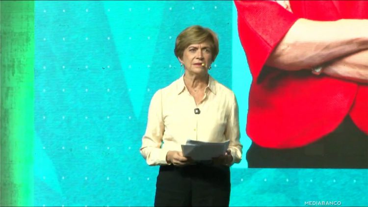 12062507 PRESENTACIÓN EVELYN MATTHEI 08