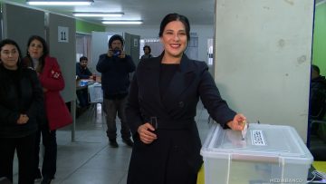 29062524 VOTACION KAROL CARIOLA 01
