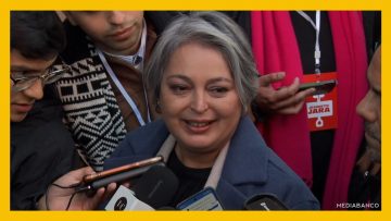 29062525 LLEGADA JEANNETTE JARA A SU COMANDO DESTACADA