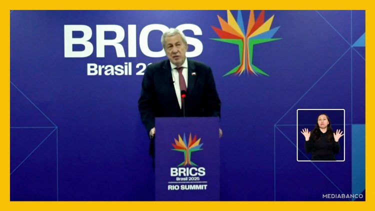 070725BRA02 DECLARACIONES CANCILLER VAN KLAVEREN 08