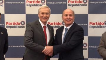 10072505 JOSÉ ANTONIO KAST INCORPORA AL ECONOMISTA JORGE QUIROZ 022 (1)