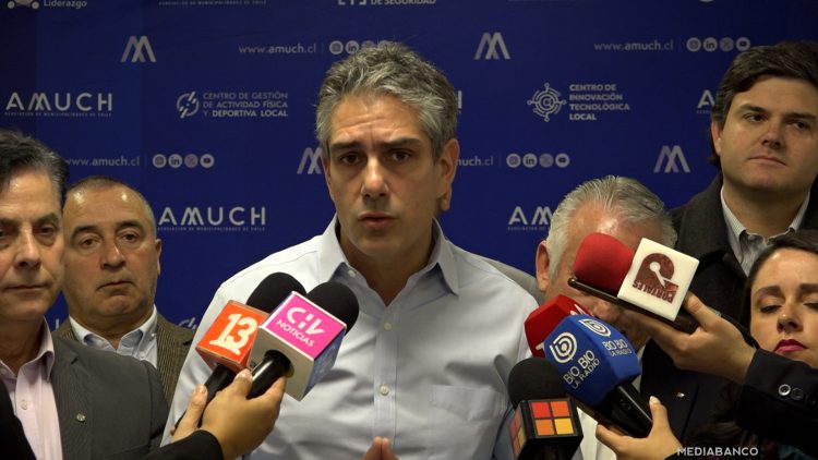 11072505 AMUCH SOBRE COMISIÓN ESPECIAL DE CONTRIBUCIONES 01