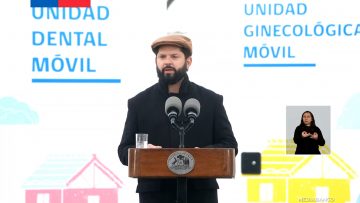 14072515 PRESIDENTE BORIC ENCABEZA ENTREGA DE UNIDADES CLÍNICAS MÓVILES 01