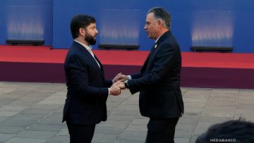 21072501 LLEGADA A LA MONEDA DEL PRESIDENTE DE URUGUAY 01