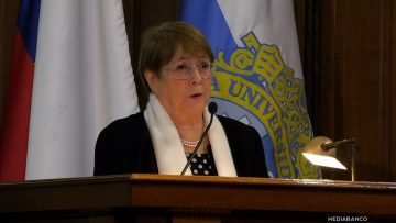 21072510 EX PRESIDENTA BACHELET EN SEMINARIO DE APOYO A LA DEMOCRACIA 01 (1)