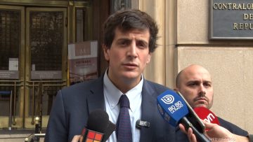 28072502 DIPUTADOS RN INGRESAN REQUERIMIENTOS EN CONTRALORÍA 01