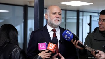 31072502 MINISTRO ELIZALDE POR LICENCIAS MEDICAS 05