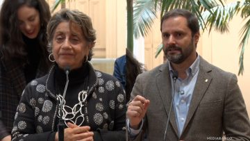 01082501 MINISTRA DE OOPP Y ALCALDE BELLOLIO POR MONUMENTO BAQUEDANO 011