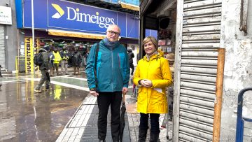 01082512 EVELYN MATTHEI RECORRE EL BARRIO MEIGGS 01