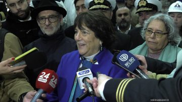 01082513 MINISTRA DE DEFENSA ENCABEZA CORTE DE PLANCHA EN ASMAR 01