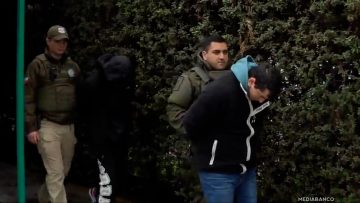 03082504 DETENCIÓN DE DOS HOMBRES TRAS ROBO DE AUTO EN HUECHURABA 01
