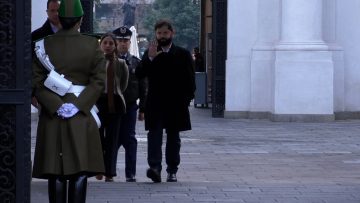 04082501 LLEGADA PRESIDENTE BORIC A LA MONEDA 01