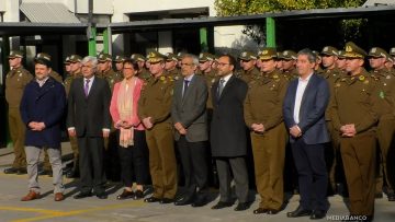 11082503 AUTORIDADES ENTREGAN SALUDO A NUEVOS CARABINEROS 01