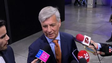 10092520 LLEGADA DE HAROLD MAYNE NICHOLLS A DEBATE EN CHV 11