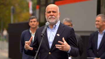 04102510 MINISTRO ELIZALDE ENCABEZÓ ACTO POR METRO SANTIAGO 01