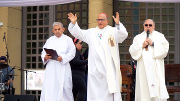 04102511 CARDENAL CHOMALI Y BENDICIÓN DE MOTOS EN TEMPLO VOTIVO 01