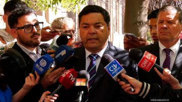 07102505 DIPUTADOS UDI ENTREGAN OFICIO EN CONTRALORÍA 01