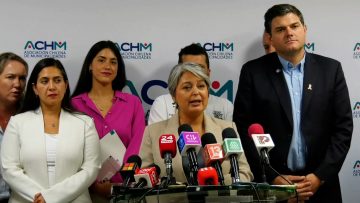 08102505 JEANNETTE JARA SE REUNE CON ACHM 22