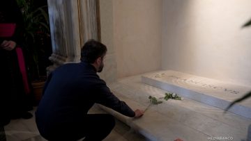 13102515 APOYOS PRESIDENTE BORIC RINDE HOMENAJE A PAPA FRANCISCO 01