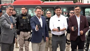 23102502 GOBERNADOR Y ALCALDES POR ENTREGA DE CÁMARAS 01