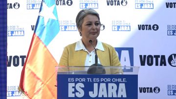 28102504 PUNTO DE PRENSA DE JEANNETTE JARA 01 (1)