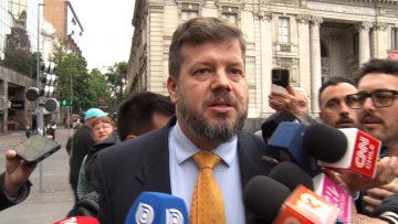 06112511 LLEGADA DE KAYSER A REUNIÓN CON ARZOBISPO 01