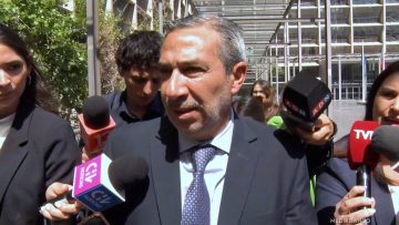 08112503 LLEGADA A CENTRO DE JUSTICIA ABOGADO DE GONZALO MIGUELES 01