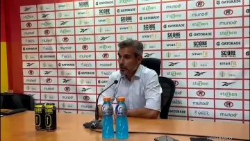 091125DEP01 UNIÓN ESPAÑOLA TRAS DERROTA ANTE COLO-COLO Y SALIDA DE DT 01