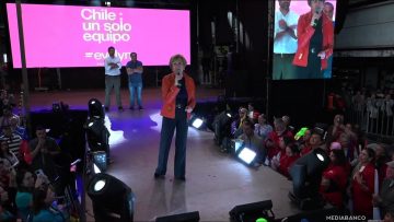 121025CONCE01 CIERRE DE CAMPAÑA EVELYN MATTHEI EN CONCEPCIÓN 01