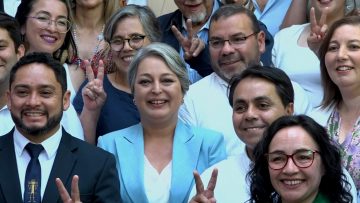 23112510 APOYO JEANNETTE JARA EN ENCUENTRO CON PARLAMENTARIOS 01