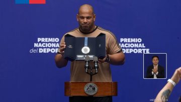 05122507 PREMIO NACIONAL DEL DEPORTE A YASMANI ACOSTA 01