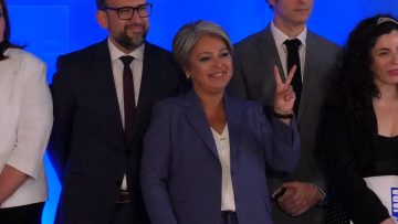 09122512 LLEGADA JEANNETTE JARA A DEBATE ANATEL 01