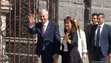 19122504 APOYOS LLEGADA PRESIDENTE ELECTO JOSE ANTONIO KASTA A LA CATEDRAL 10