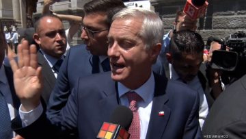 19122508 SALIDA DEL PRESIDENTE ELECTO JOSE ANTONIO KAST DE LA CATEDRAL 12