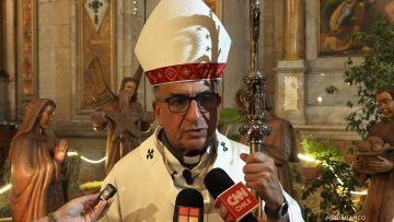 25122505 CARDENAL CHOMALI TRAS MISA DE NAVIDAD EN CATEDRAL 01