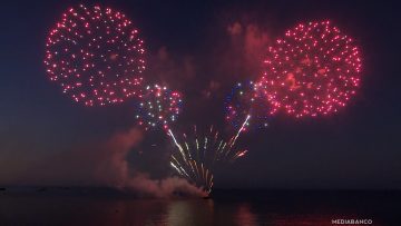 271225VALPO01 APOYOS PRUEBA DE FUEGOS ARTIFICIALES AÑO NUEVO VALPARAÍSO 01