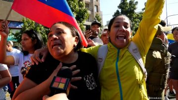 03012606 APOYO Y DECLARACIONES VENEZOLANOS EN ESTACIÓN CENTRAL 01