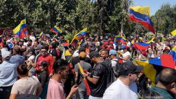03012610 CONTINÚAN LAS MANIFESTACIONES DE VENEZOLANOS EN PARQUE ALMAGRO 01