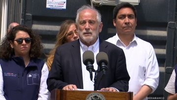 070126VIÑA03 AUTORIDADES POR DAMNIFICADOS POR INCENDIO DE VIÑA DEL MAR 01