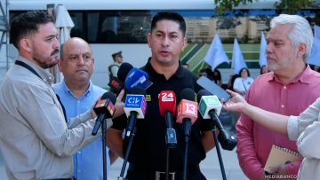 09012603 TRABAJADORES PENITENCIARIOS ENTREGAN CARTA EN LA MONEDA 01 (1)