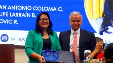 14012604 PREMIACIÓN A CONTRALORA GENERAL DE LA REPÚBLICA 01 (1)